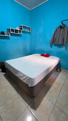 Cama de casal box com colchão confortável