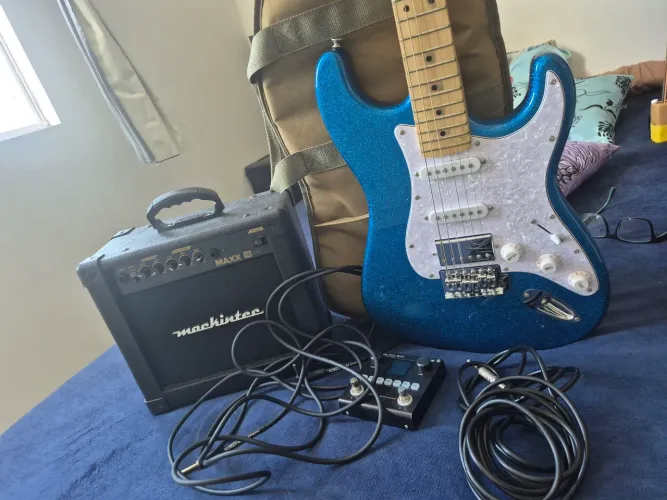 VENDE-SE KIT COMPLETO DE GUITARRA