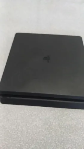 PS4 Slim 1TB + DualShock 4 Original + God of War Ragnarök