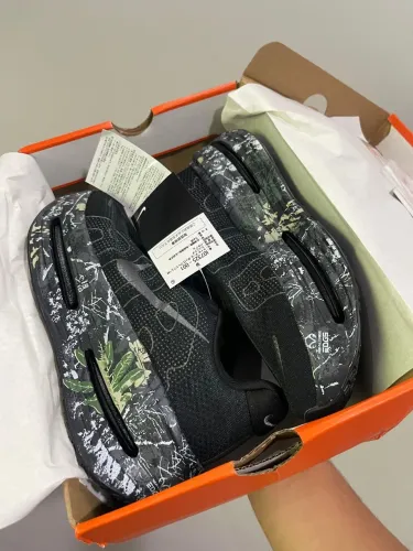 TÊNIS NIKE VOMERO PREMIUM REALTREE CAMO BLACK PRETO - TAM 42<br>