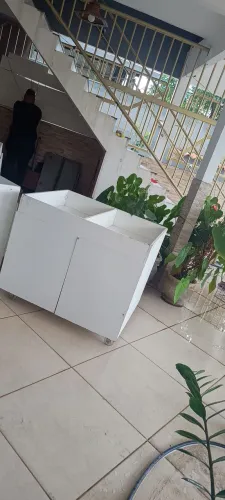 Bancas em MDF para montagem de loja.