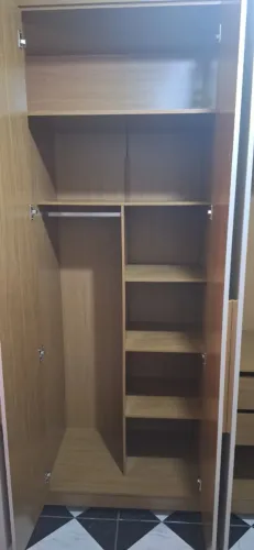 Quarda roupa 6 portas.
