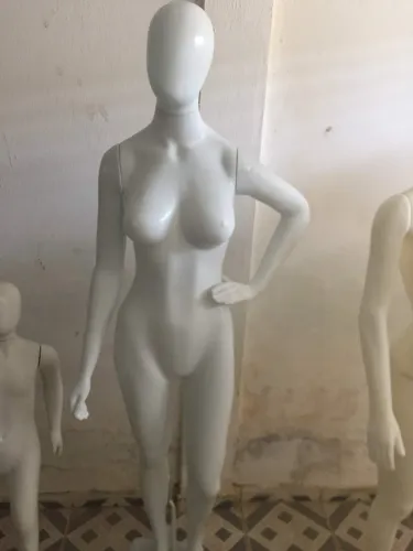 4 manequins, corpo feminino, 190,00 unidade