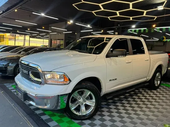 Ram Classic Laramie 5.7 V8 16V Gasolina 4X4 Aut. 2023