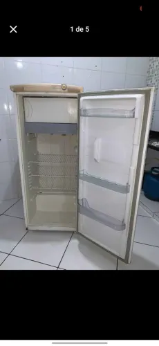 Vende-se geladeira