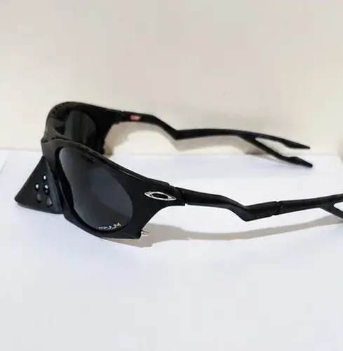 Óculos da Oakley estilo Travis Scott
