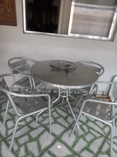Mesa de varanda alumínio com quatro cadeiras