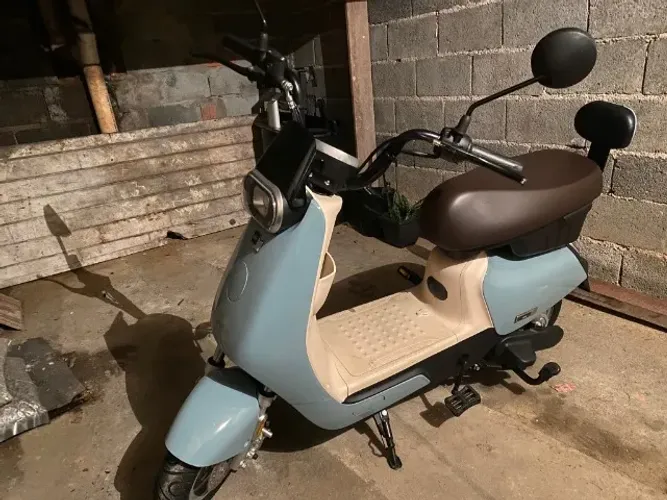 Bicicleta "Scooter" YIWU Potencia 500W autonomia 35km, Aceito troca por Notebook  Gamer.