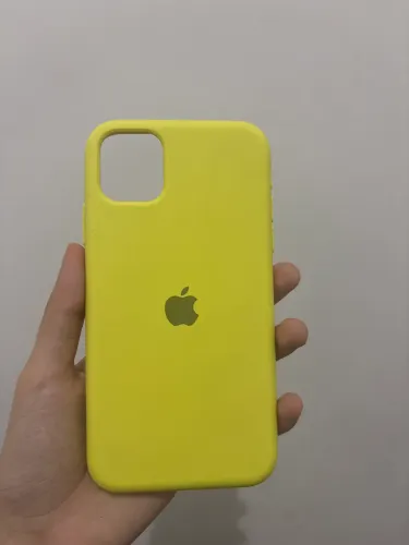 Capinha de iPhone 11 amarela