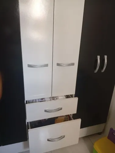 Guarda roupa 6 portas e 2 gavetas