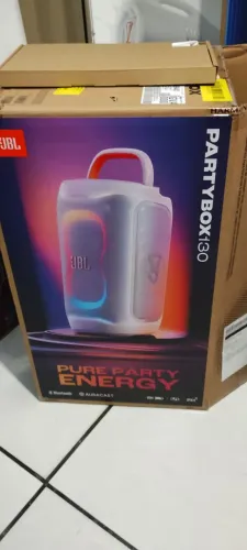 Vendo JBL partybox club branca modelo 130 lançamento lacrada apenas 2.499 reais