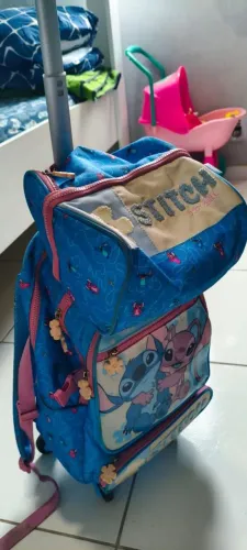 Mochila de rodinhas Stitch marca Bagaggio com lancheira