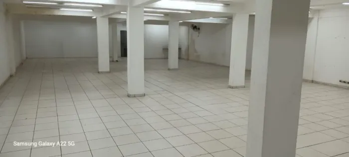 ALUGA-SE LOJA COMERCIAL DE ESQUINA, com 700 m² de área construída, em Águas Lindas de Goiá