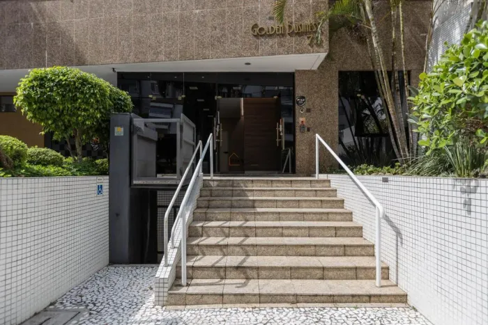 Sala Comercial locada à venda! Ideal para investidores - Centro Cívico, Curitiba, PR REF: