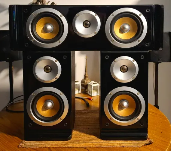 CAIXAS TRIO 3.0 PURE ACOUSTICS QX900S+QC900C 150W 4 A 8 OHMS 89dB 65Hz "sem telas"