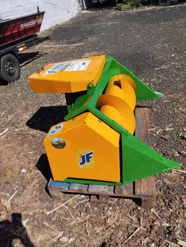 Plataforma para ensiladeira Jf 1200 de inverno em perfeito estado de conservação
