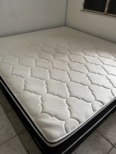 Cama King 193cm x 203cm