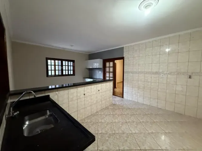 Casa com Edicula para locação tem 125 metros quadrados com 3 quartos