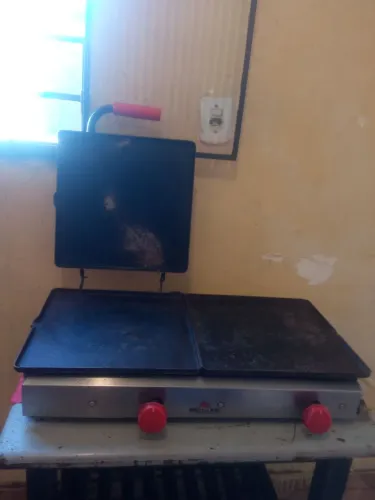 Vende-se uma chapa para lanche 
