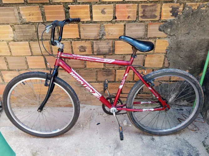 Vendo uma bicicleta no valor de 250 , bicicleta tá ótima...