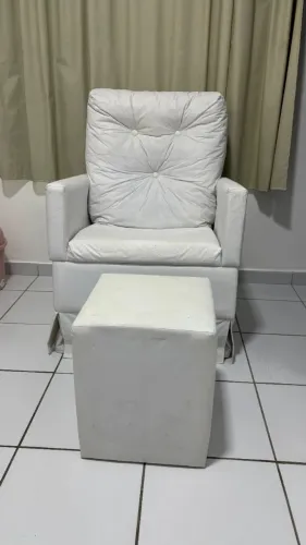 Poltrona de Amamentação com Balanço e Puf Branca