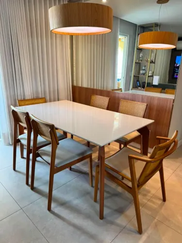 Mesa de jantar com 6 cadeiras / lugares
