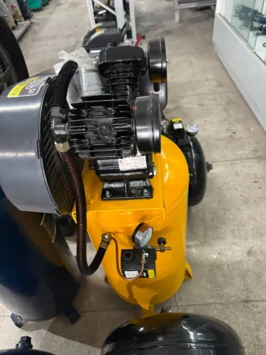Compressor de Ar Vertical Motomil Air Power CMV-10PL/100VE