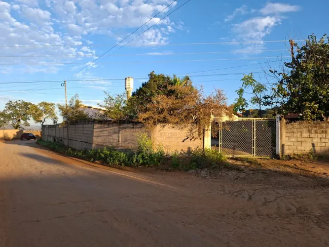 Vendo casa em Conceicao dos Ouros MG