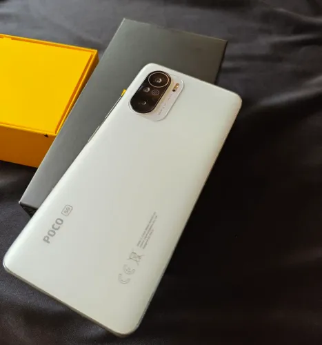 Xiaomi Poco F3 (intermediário-premium)