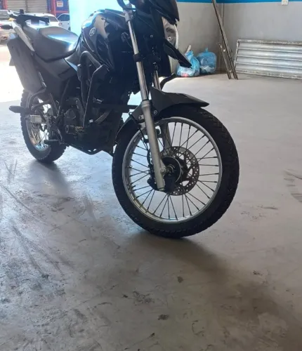 Moto toda boa, em bom estado 