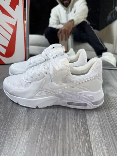 Air Max excee<br>Cor: Branco <br>Disponível 38