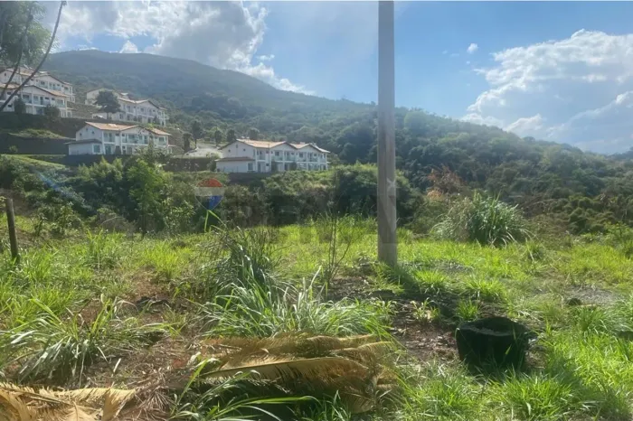 "Terreno dos Sonhos: 900m² na Rua das Canoas" Escarpas