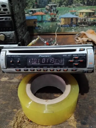 Radio automotivo pioneer DEH 2880 MPA.