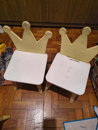 Mesa com duas cadeiras em madeira mdf