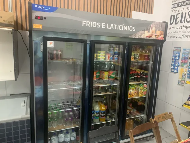 GELADEIRA EXPOSITORA CONVENIENCIA 3 PORTAS 220 V PRETA