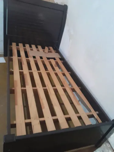 Cama usada em bom estado
