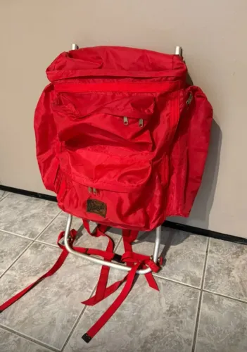 Mochila nova com alumínio para viagens