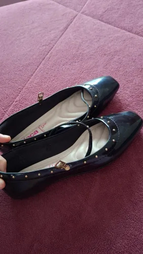 Sapatilha preta , elegante da moleca