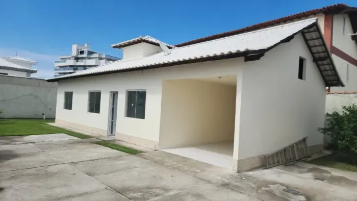 Alugo casa grande em Itaúna em condomínio, apenas 4 casas em terreno de 1.200 metros,.