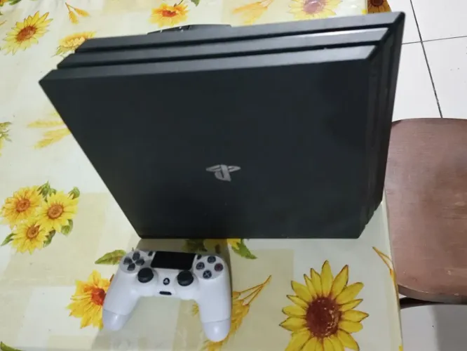 Vendo ps4 pró. Acompanha 1 controle mais os 6 jogos da foto, tenho nota fiscal e caixa. 