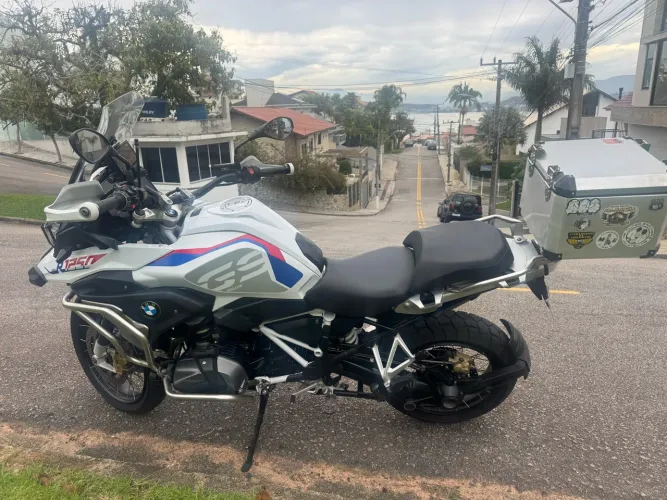 Gs rallye 2022 moto revisada , acompanha protetores , top case , faróis de milha