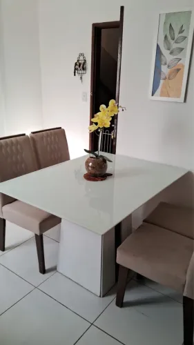 Mesa com 4 cadeiras