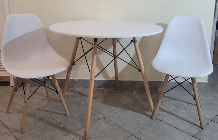 Mesa Jantar Eames Eiffel 90cm + 2 Cadeiras Eames Eiffel Brancas
