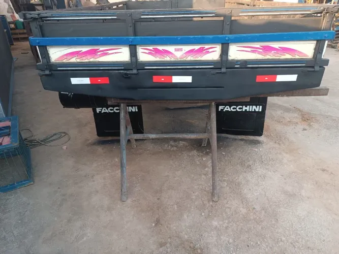 Carroceria fachinee f4000