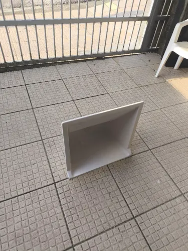 Mesa de tanque de presta sintético.