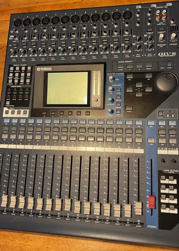 Mesa 01 V Yamaha