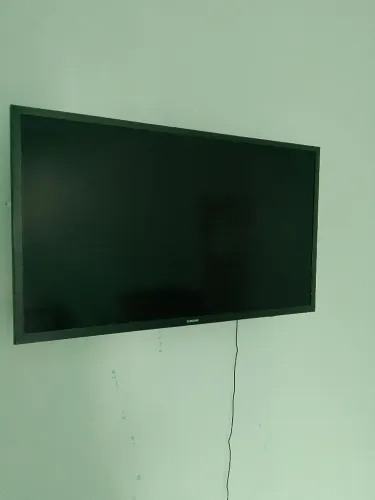 Vendo uma smartv 32 polegadas novinha um mês de uso 