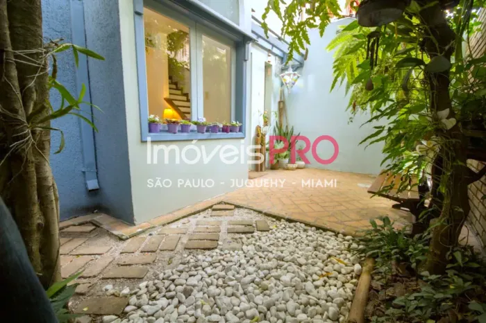 Linda casa de vila ao lado da Faria Lima na Vila Olimpia !