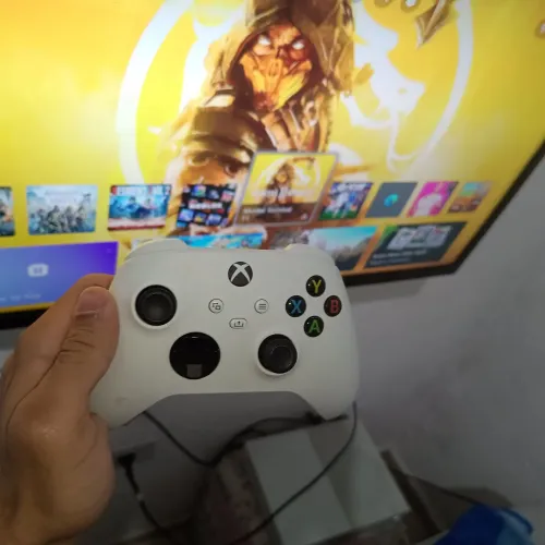 Xbox Series S + 2 Controles - Ótimo Estado