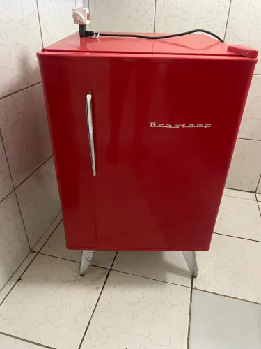 Frigobar vermelho 
